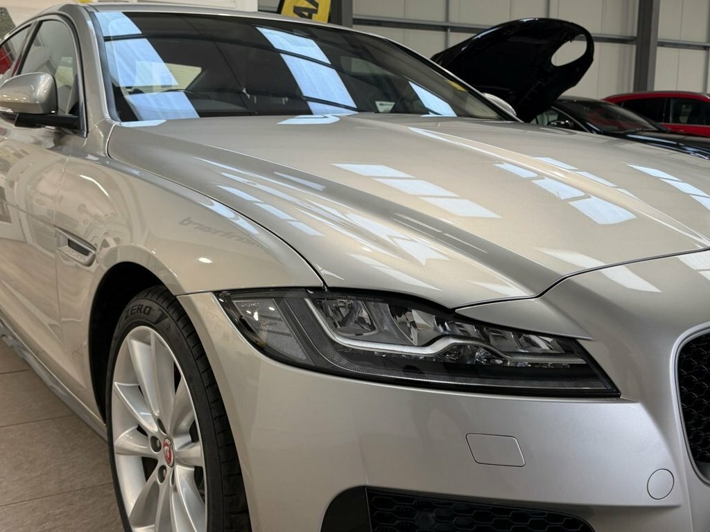 Jaguar XF 3.0L D V6 S Red Black Leather Panoramic Roof White #9