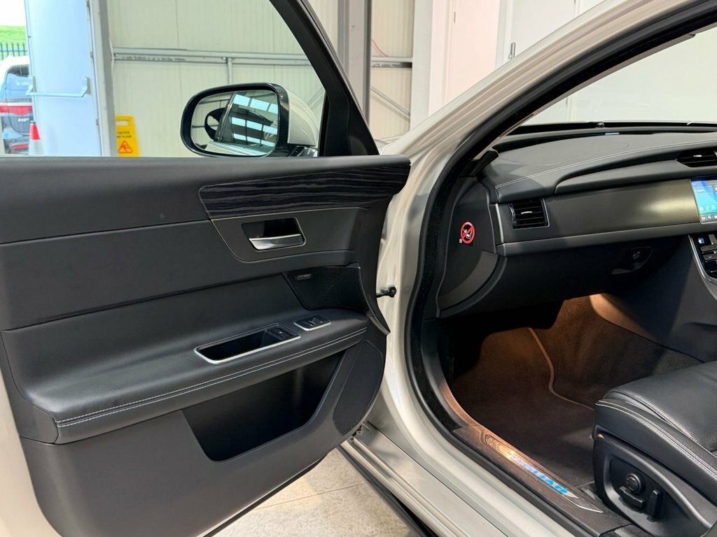 Jaguar XF 3.0L D V6 S Red Black Leather Panoramic Roof White #36