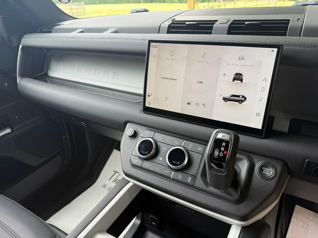 Land Rover Defender 3L S Black
