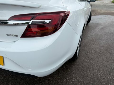 Vauxhall Insignia 1.8, Limited Edition, 5Dr, 138 Bhp. White #35