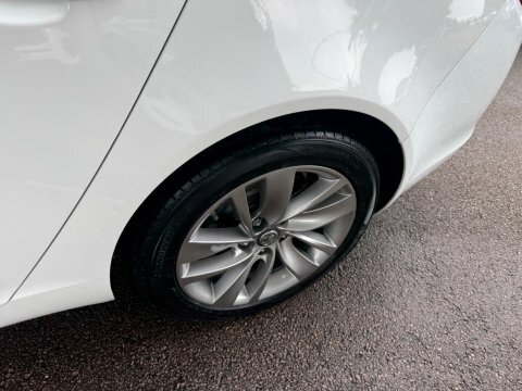 Vauxhall Insignia 1.8, Limited Edition, 5Dr, 138 Bhp. White #25
