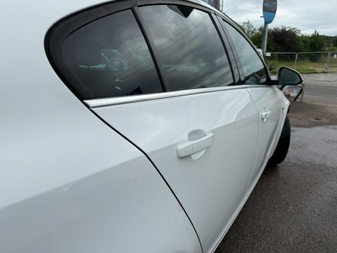 Vauxhall Insignia 1.8, Limited Edition, 5Dr, 138 Bhp. White #31
