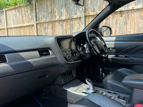 Mitsubishi Outlander 2.4 Outlander 4H Black #2