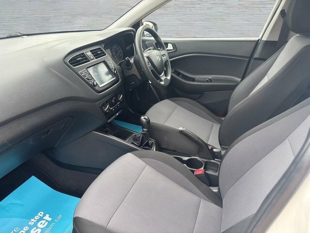 Hyundai I20 S Connect Hatchback White #3