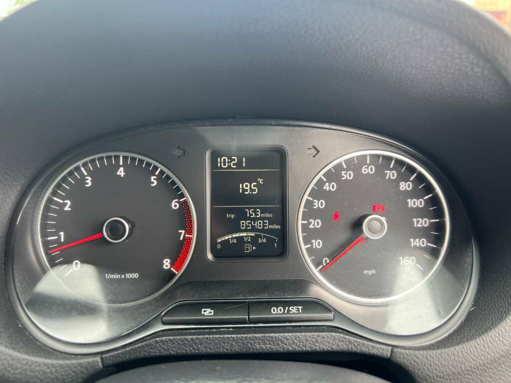 Volkswagen Polo 1.2 60 Match Silver #17