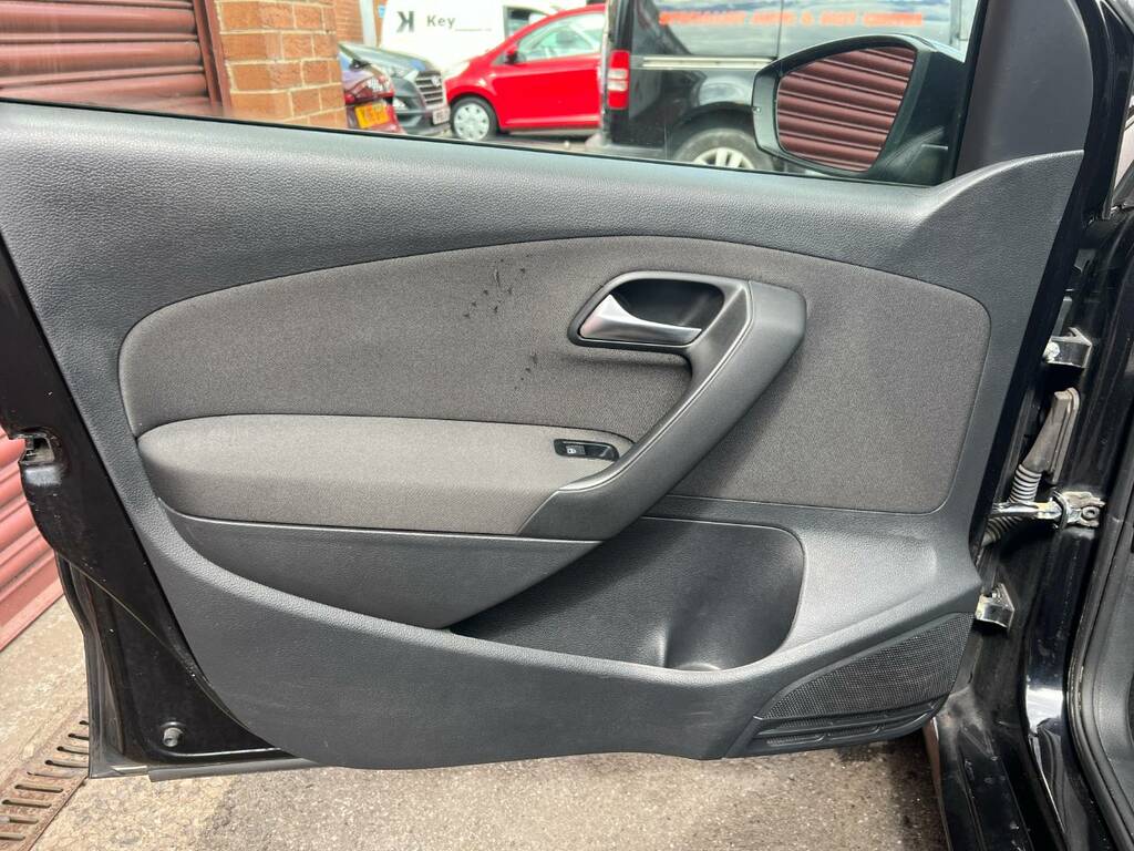 Volkswagen Polo 1.2 60 Match Silver #8