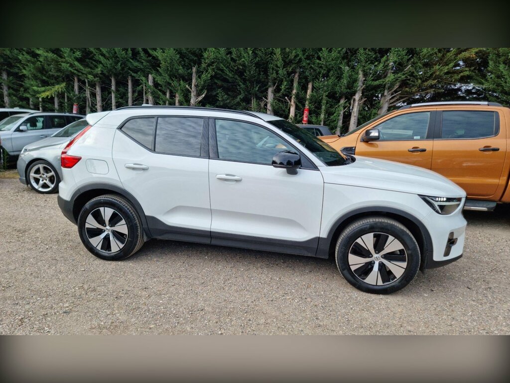 Volvo XC40 1.5H T4 Recharge 10.7Kwh Plus Euro 6 Ss KN73NWY White #2