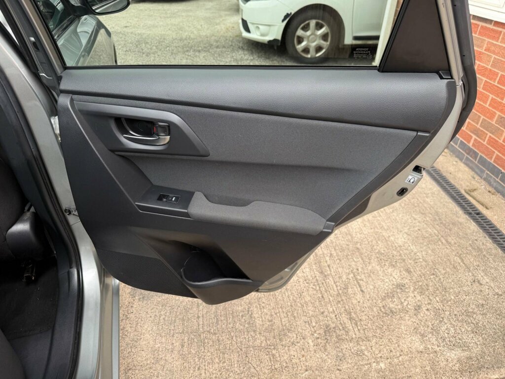 Toyota Auris Auris Design Vvt-i Silver #28
