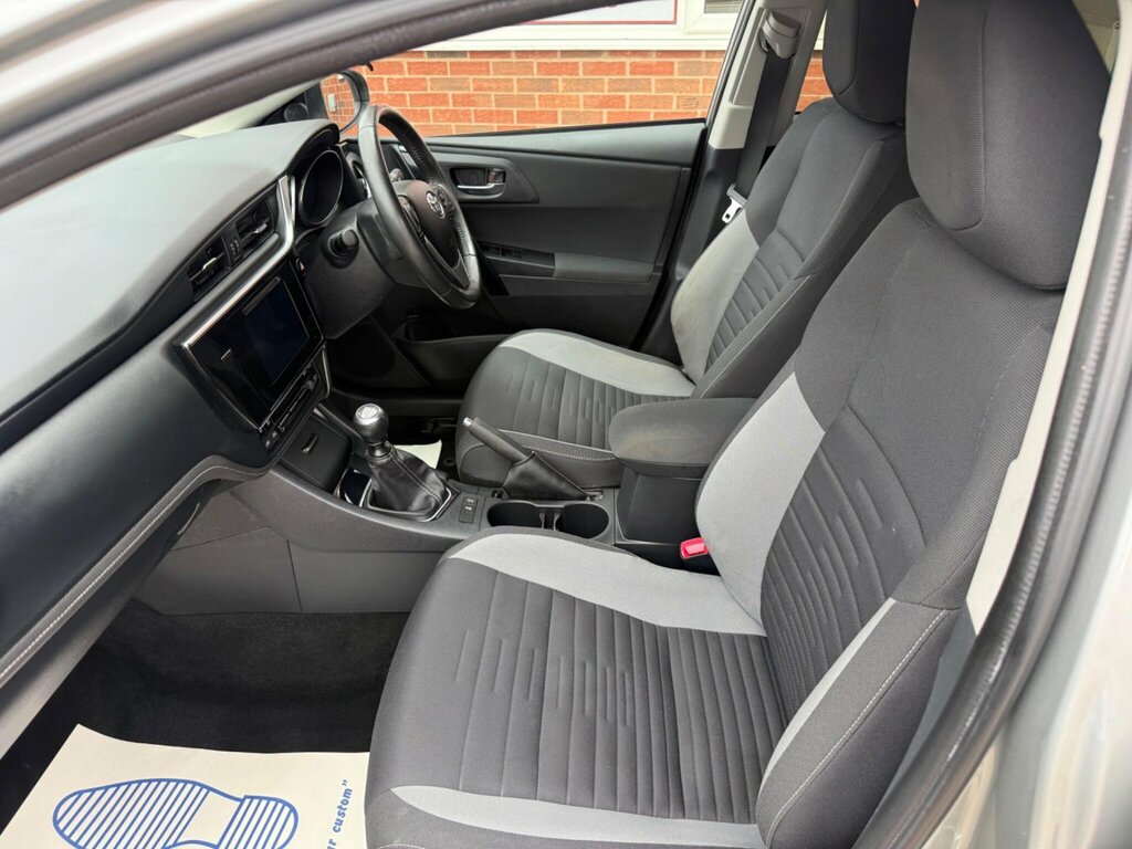Toyota Auris Auris Design Vvt-i Silver #19