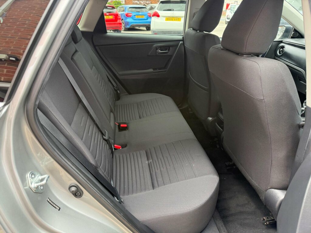 Toyota Auris Auris Design Vvt-i Silver #16