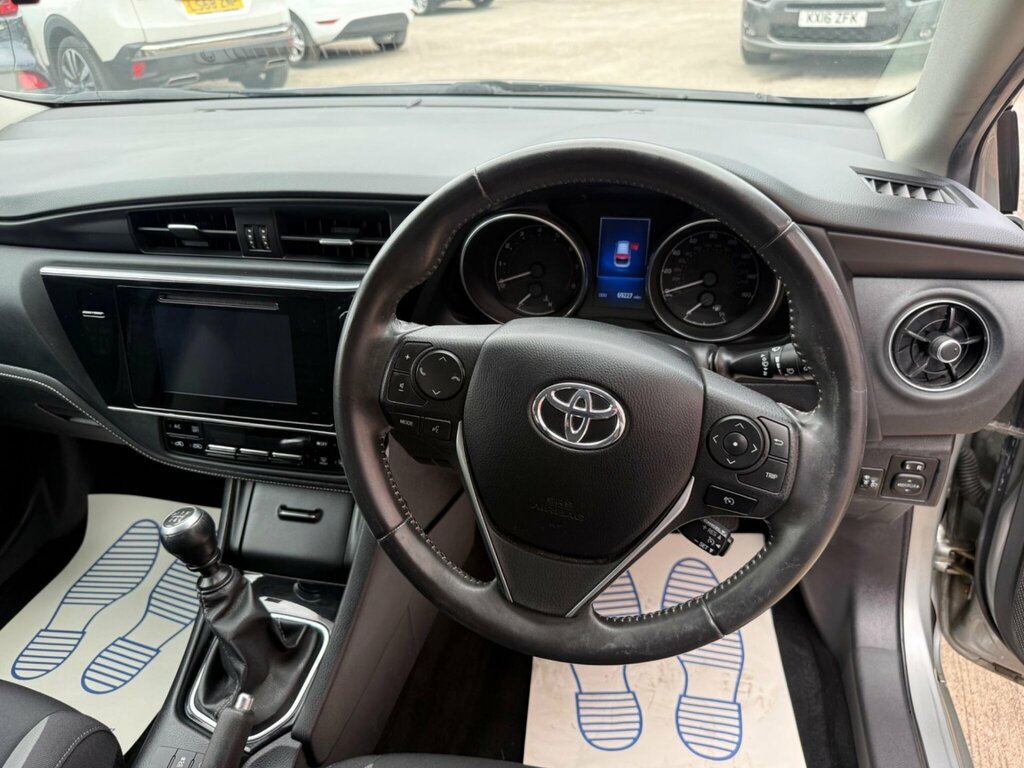 Toyota Auris Auris Design Vvt-i Silver #11