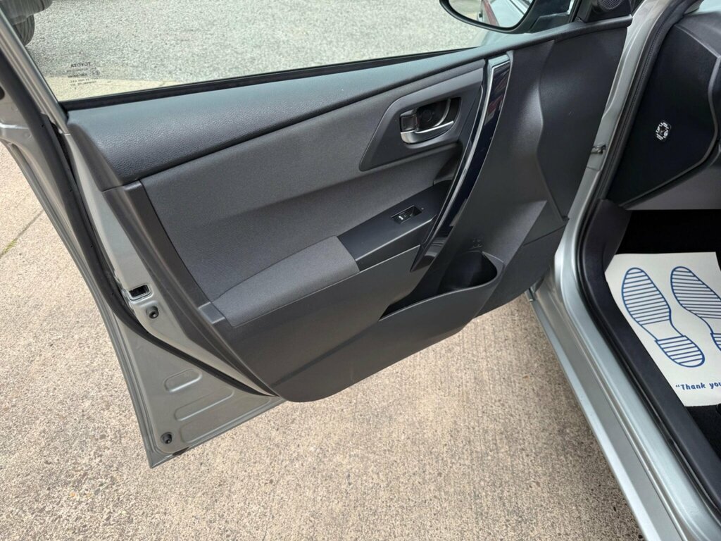 Toyota Auris Auris Design Vvt-i Silver #26