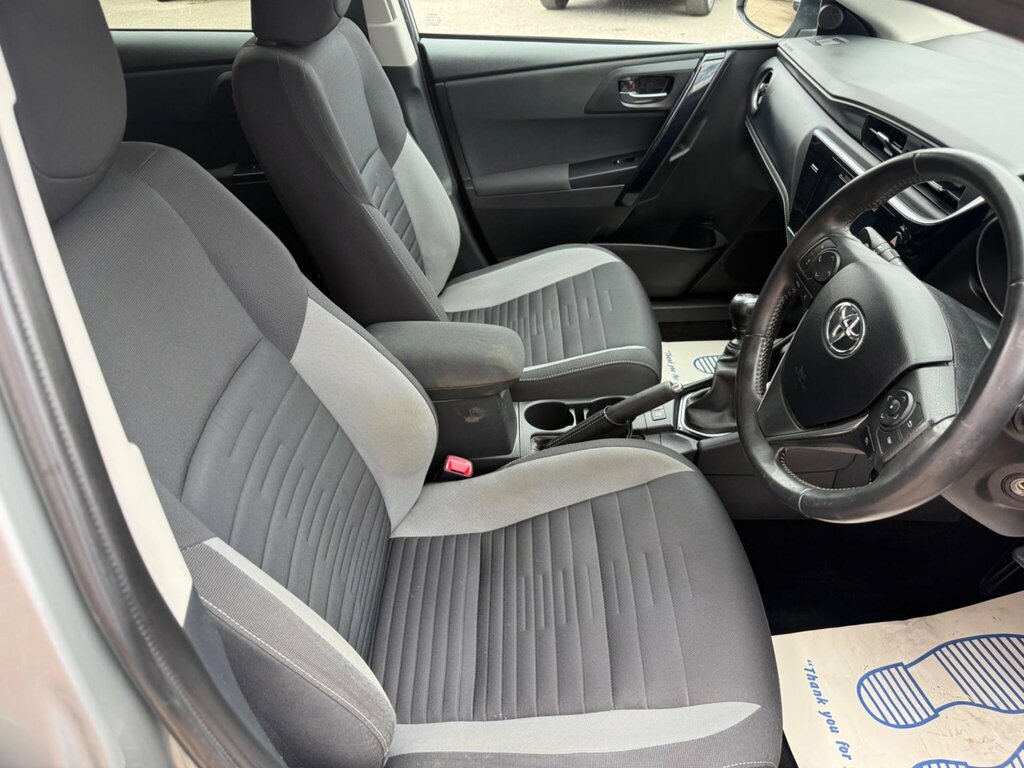 Toyota Auris Auris Design Vvt-i Silver #14