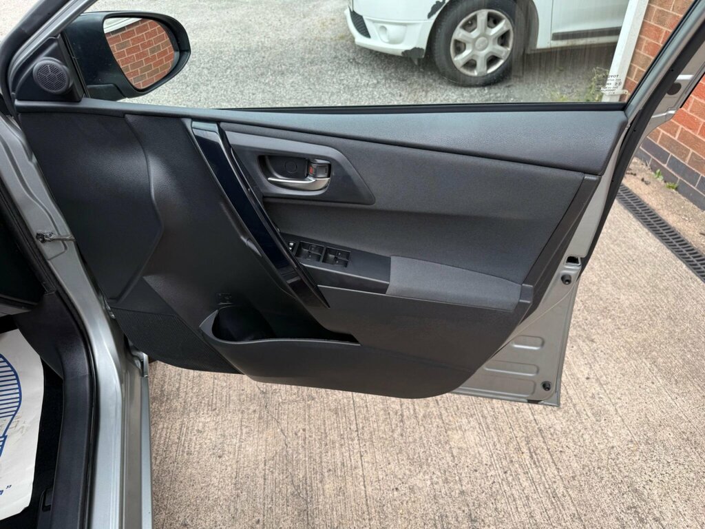 Toyota Auris Auris Design Vvt-i Silver #27