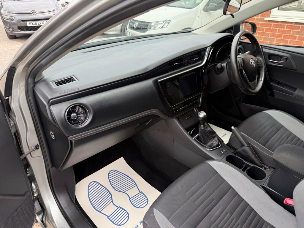 Toyota Auris Auris Design Vvt-i Silver #18