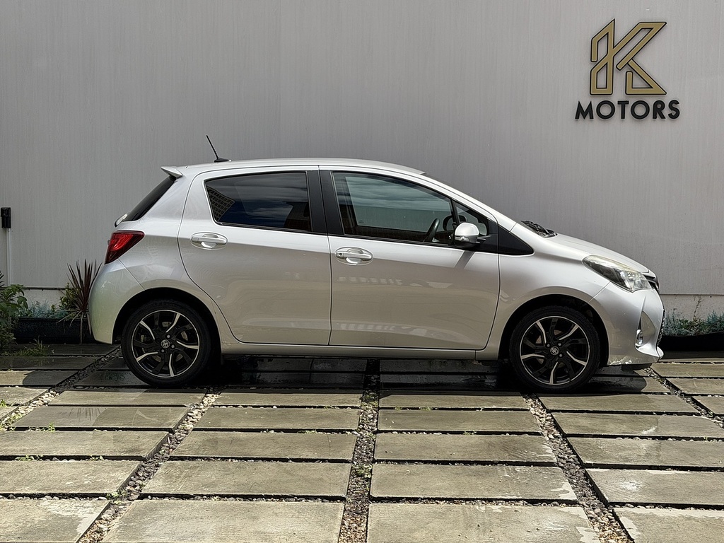 Toyota Yaris 1.33 Dual Vvt-i Sport Hatchback FP64XUU Silver #3