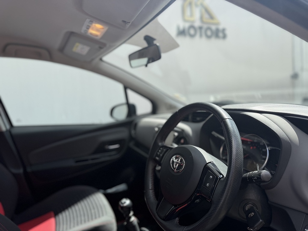 Toyota Yaris 1.33 Dual Vvt-i Sport Hatchback FP64XUU Silver #5