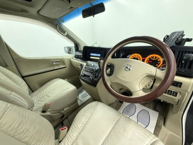 Nissan Elgrand  Silver #9