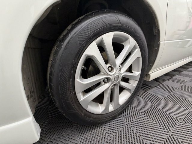 Nissan Elgrand  Silver #8