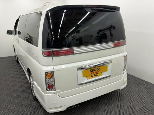 Nissan Elgrand E52 XL White #4