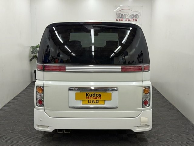 Nissan Elgrand E52 XL White #5