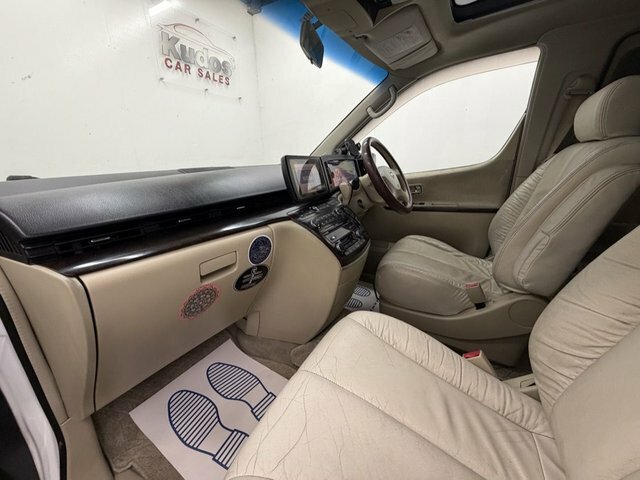Nissan Elgrand  Silver #15