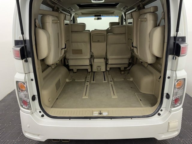 Nissan Elgrand E52 XL White #6
