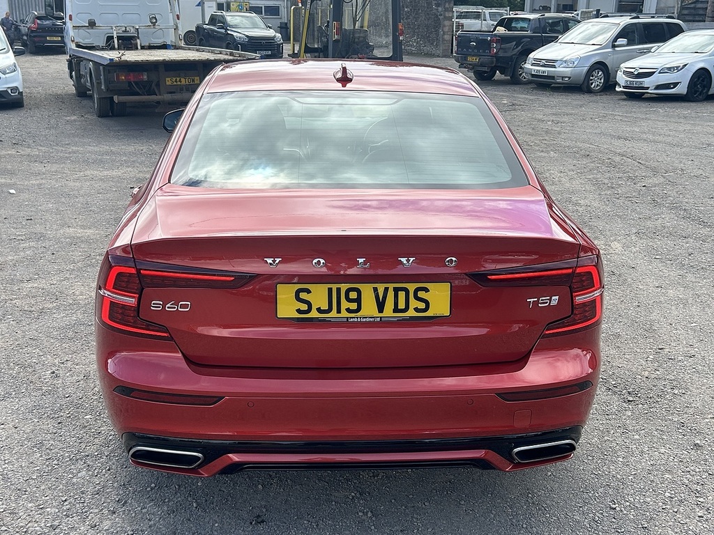 Volvo S60 T5 R-design Edition Red #4