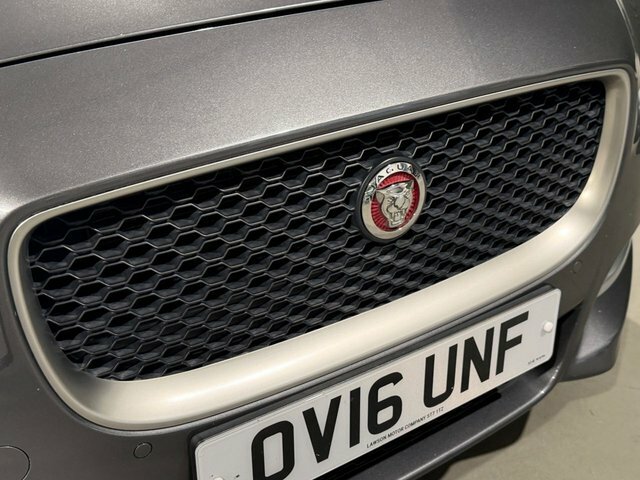 Jaguar XE R-sport Saloon Blue #20