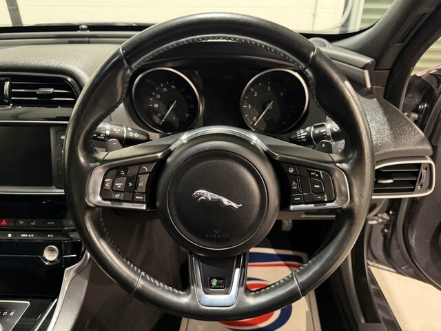 Jaguar XE R-sport Saloon Blue #42
