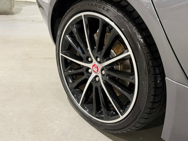Jaguar XE R-sport Saloon Blue #16