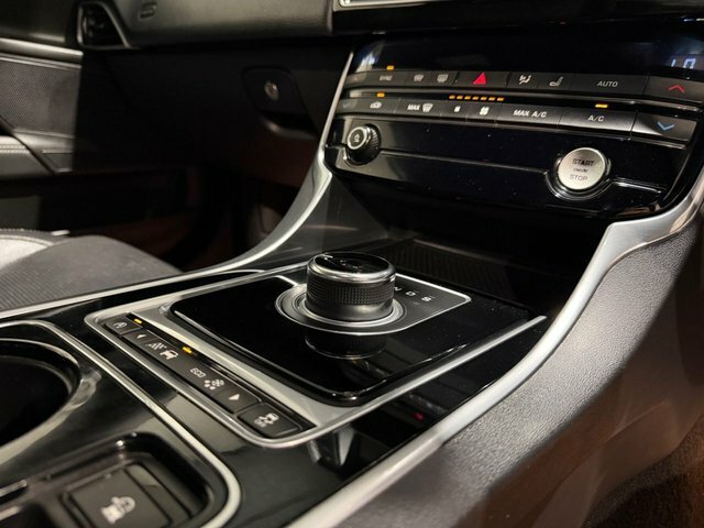 Jaguar XE R-sport Saloon Blue #45