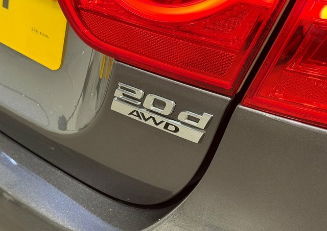 Jaguar XE R-sport Saloon Blue #26