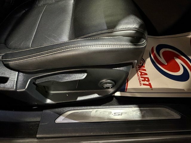 Jaguar XE R-sport Saloon Blue #35