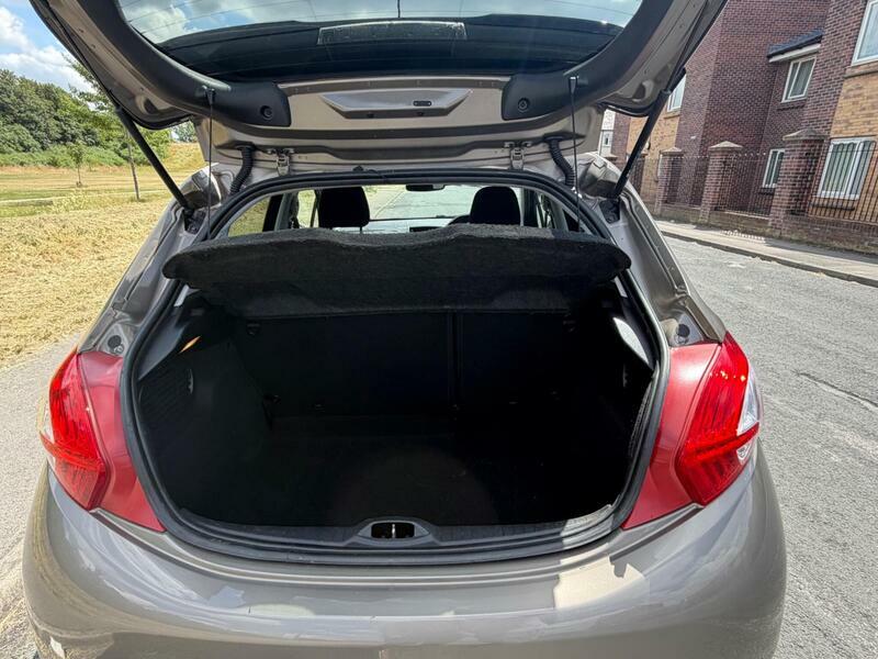 Peugeot 208 1.2 Vti Active Euro 5 Black #12