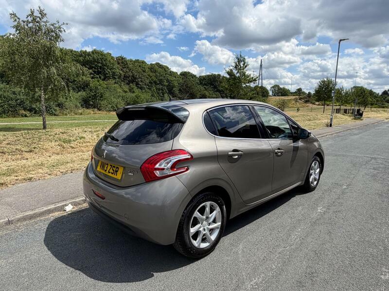 Peugeot 208 1.4 E-hdi Allure Egc Euro 5 Ss Grey #2