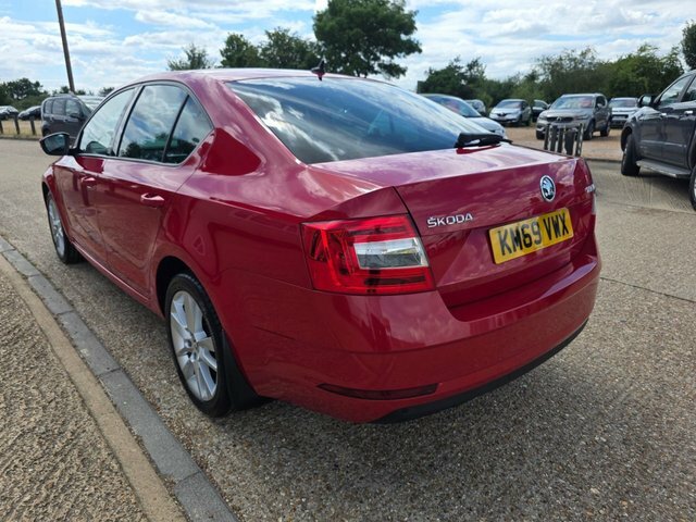 Skoda Octavia Tdi Se L Hatchback Red #6