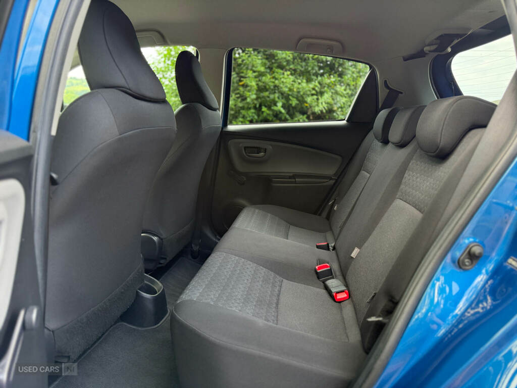 Toyota Yaris Hatchback Vvt-i Icon Red #19