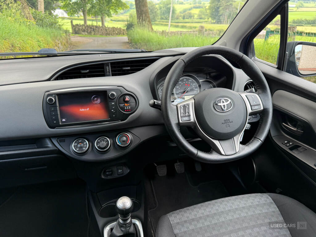 Toyota Yaris Hatchback Vvt-i Icon Red #21