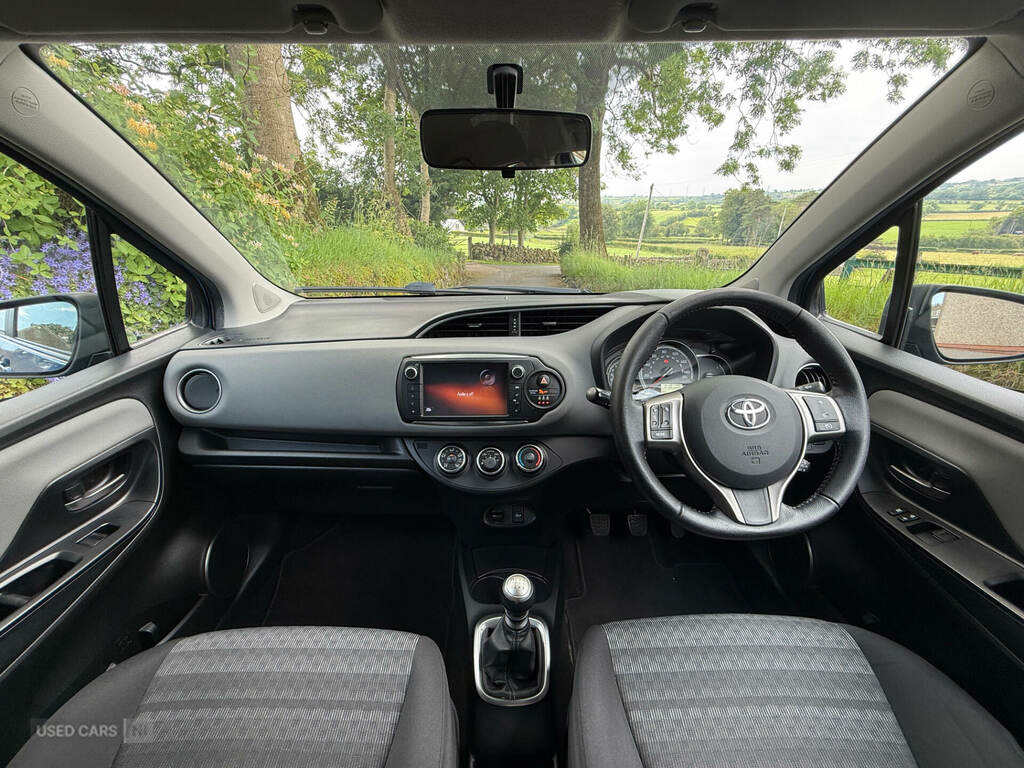 Toyota Yaris Hatchback Vvt-i Icon Red #15