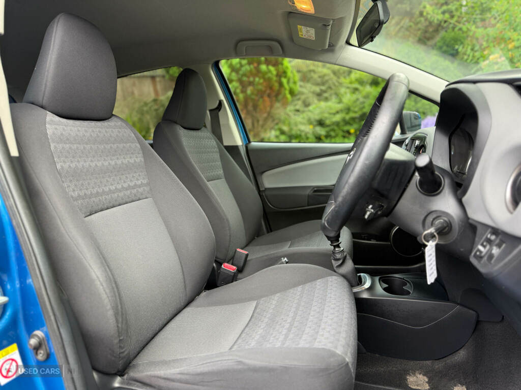Toyota Yaris Hatchback Vvt-i Icon Red #17