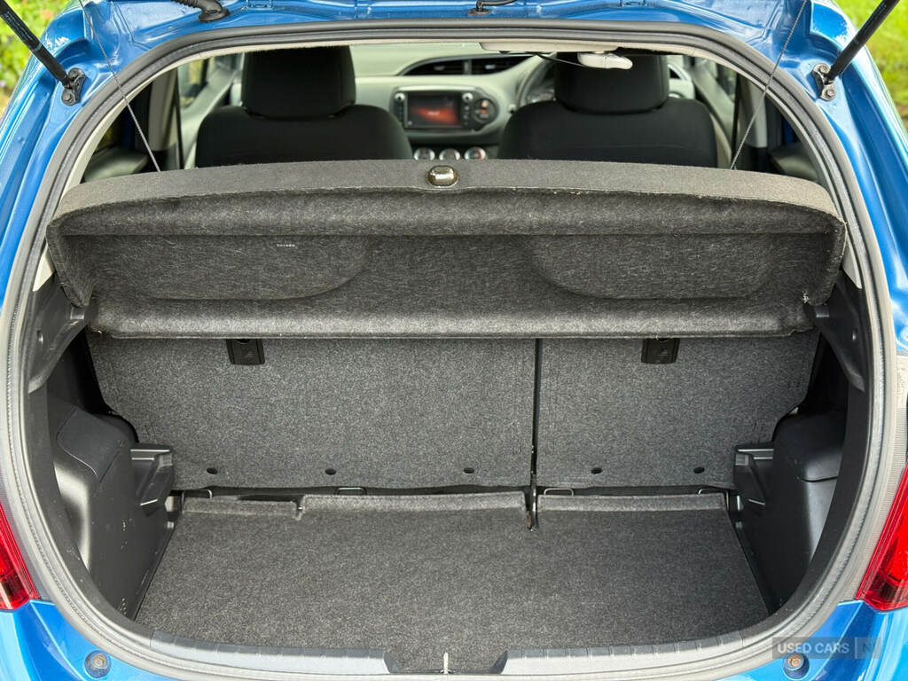 Toyota Yaris Hatchback Vvt-i Icon Red #20