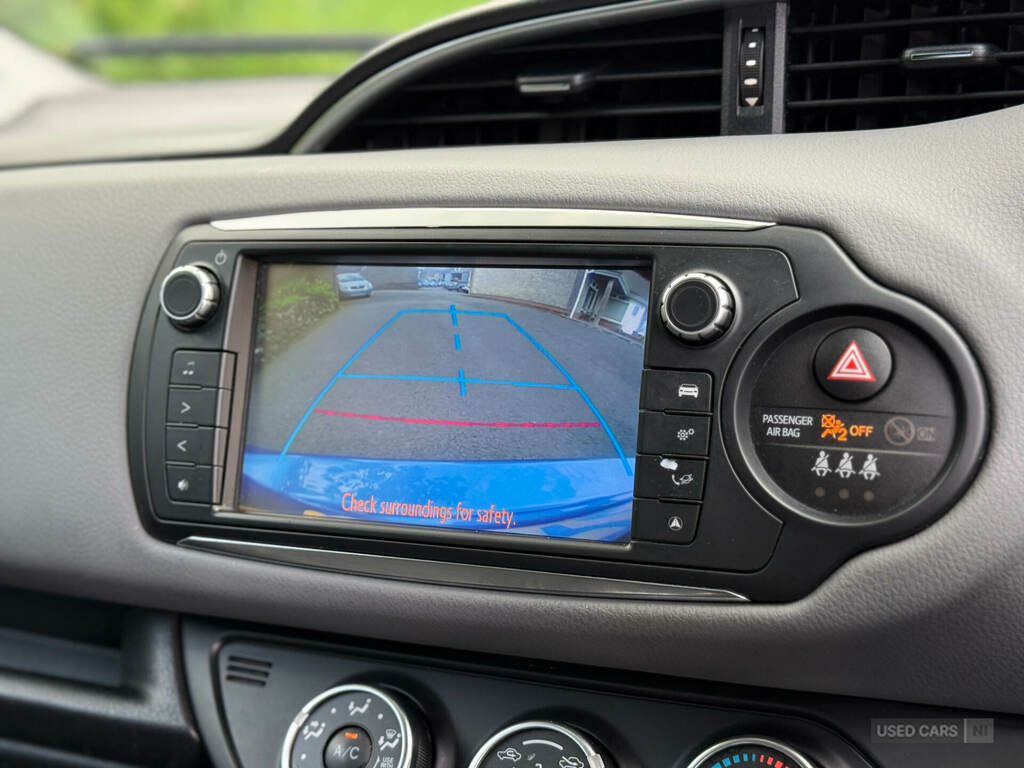 Toyota Yaris Hatchback Vvt-i Icon Red #30