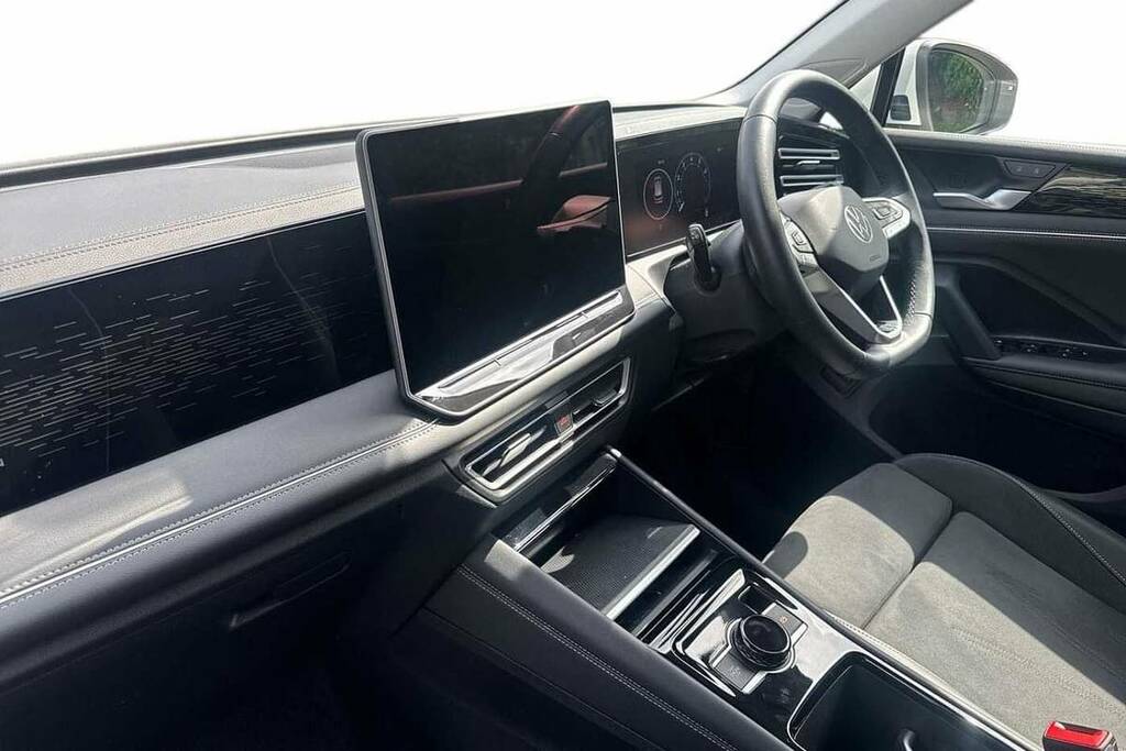 Volkswagen Tiguan 1.5 Etsi 150 Elegance Launch Edition Dsg VO24XWA White #2