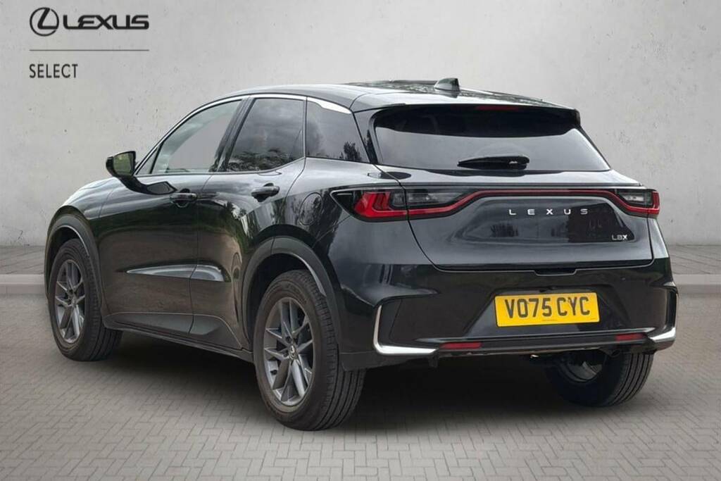Lexus LBX 1.5 Premium E-cvt Black #4