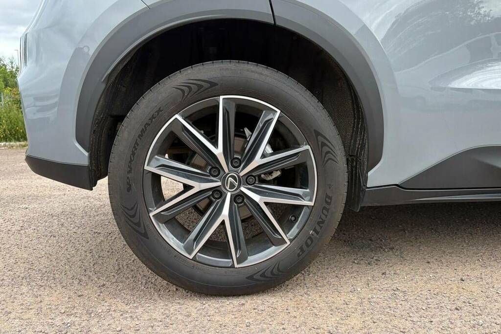 Lexus LBX 1.5 Vvt-ie Takumi E-cvt Euro 6 Ss Grey #25