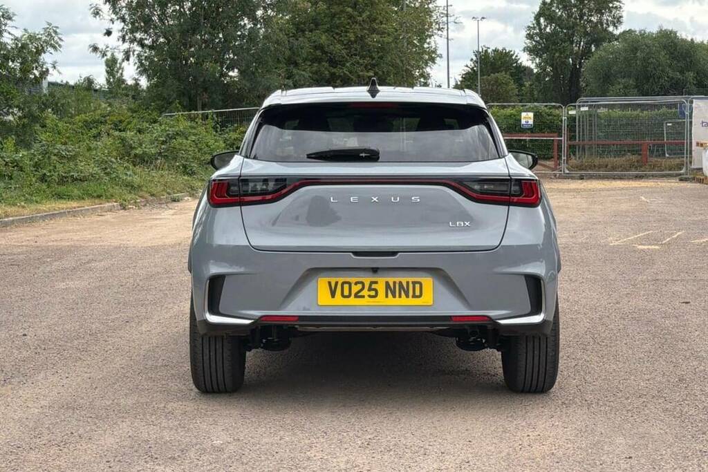 Lexus LBX 1.5 Vvt-ie Takumi E-cvt Euro 6 Ss Grey #26