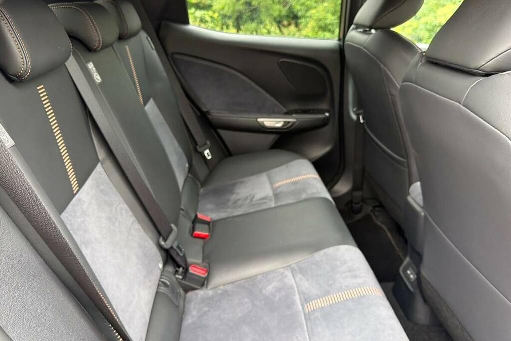 Lexus LBX 1.5 Vvt-ie Takumi E-cvt Euro 6 Ss Grey #18