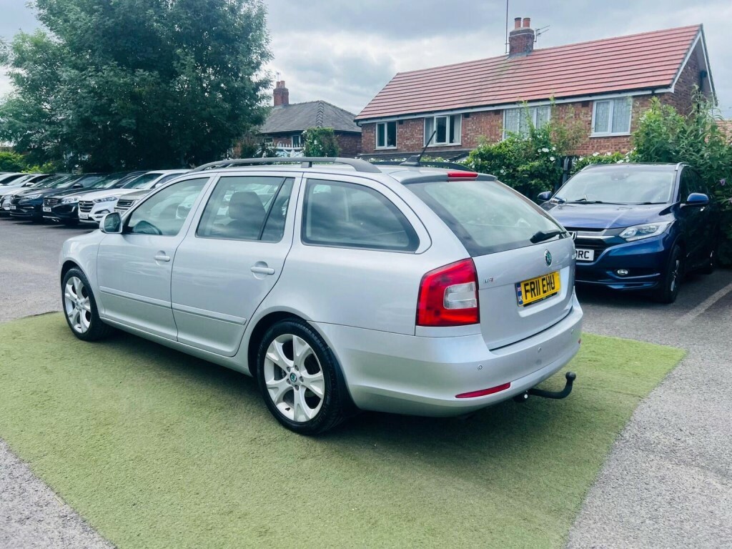 Skoda Octavia 1.6Tdi Elegance Estate Cambelt Grey #54