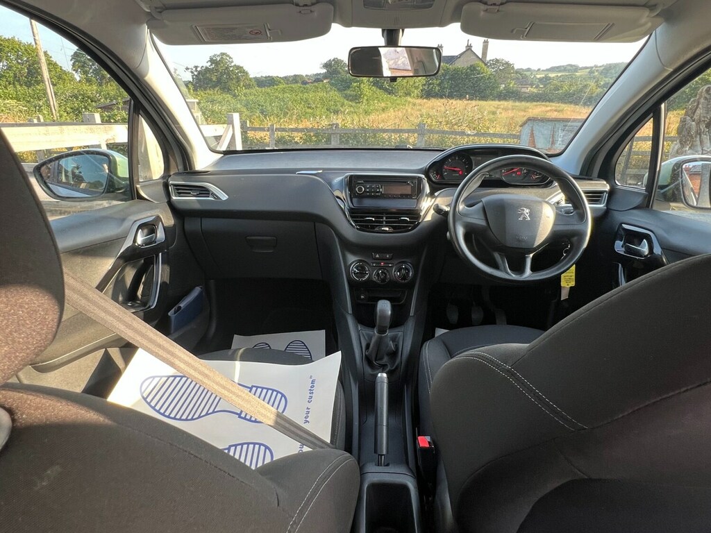Peugeot 208 1.4 Hdi Access Silver #2